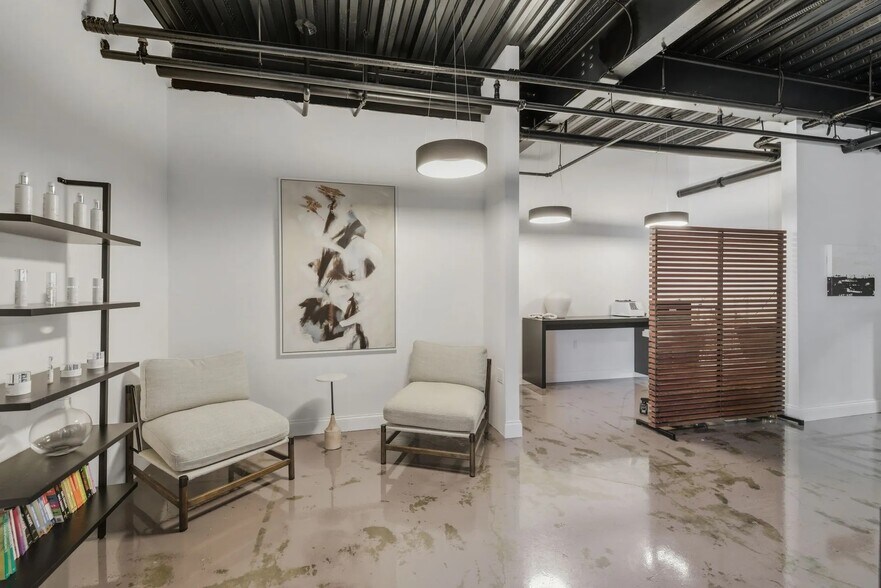 More Photos Of 1 Mariners Lndg, Edgartown Office For Sale