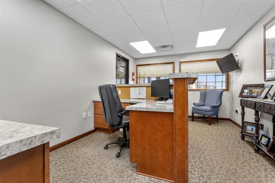 More Photos Of 2000 Burdick Expy E, Minot Office For Sale