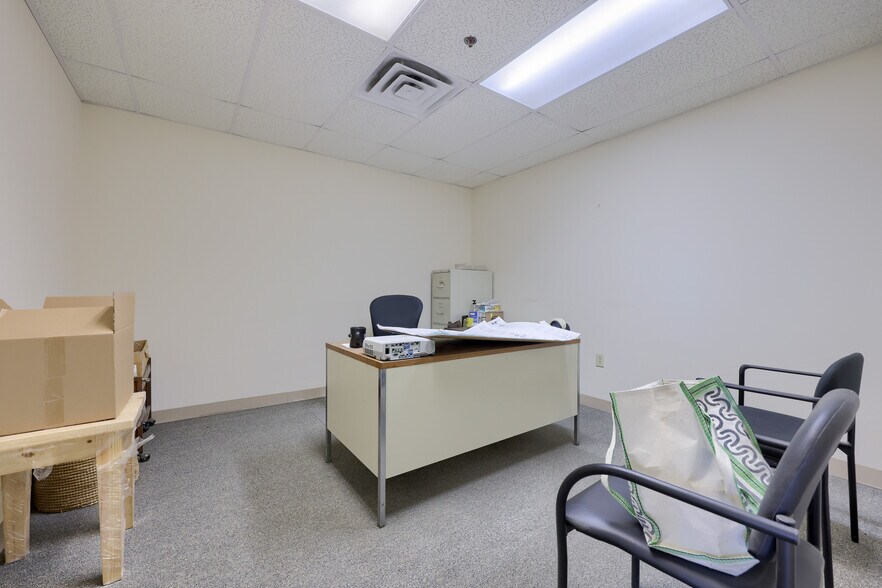 More Photos Of 221 Forney Dr, Ephrata Warehouse For Sale