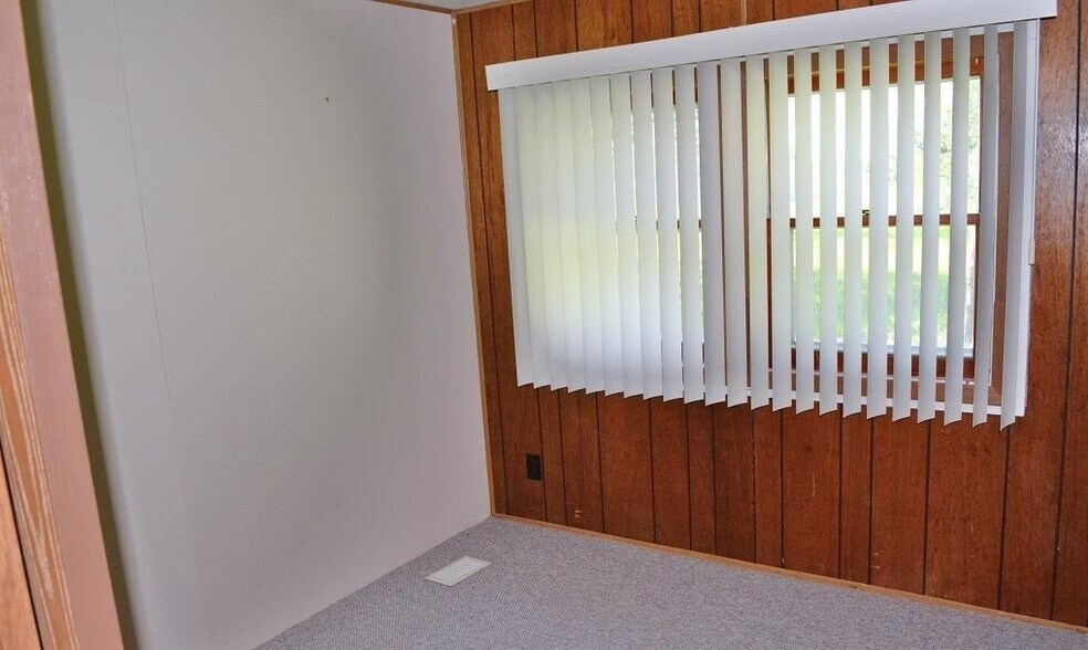 More Photos Of 8036 N Clare Ave, Harrison Convenience Store For Sale