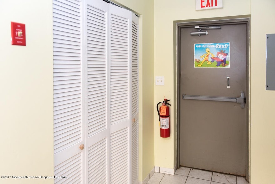 More Photos Of 441 Millstone Rd, Clarksburg Freestanding For Lease