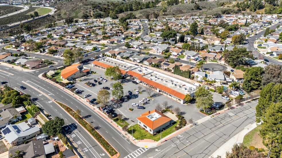 More Photos Of 14711 Princeton Ave, Moorpark Freestanding For Sale