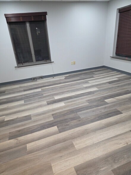 More Photos Of N91W17174 Appleton Ave, Menomonee Falls Office For Lease