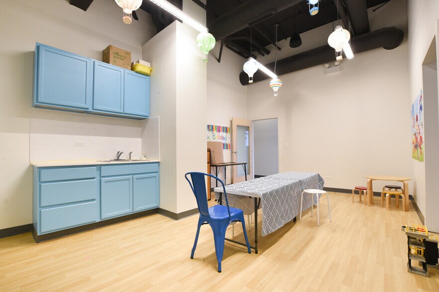 More Photos Of 2800 W North Ave, Chicago Apartments For Sale