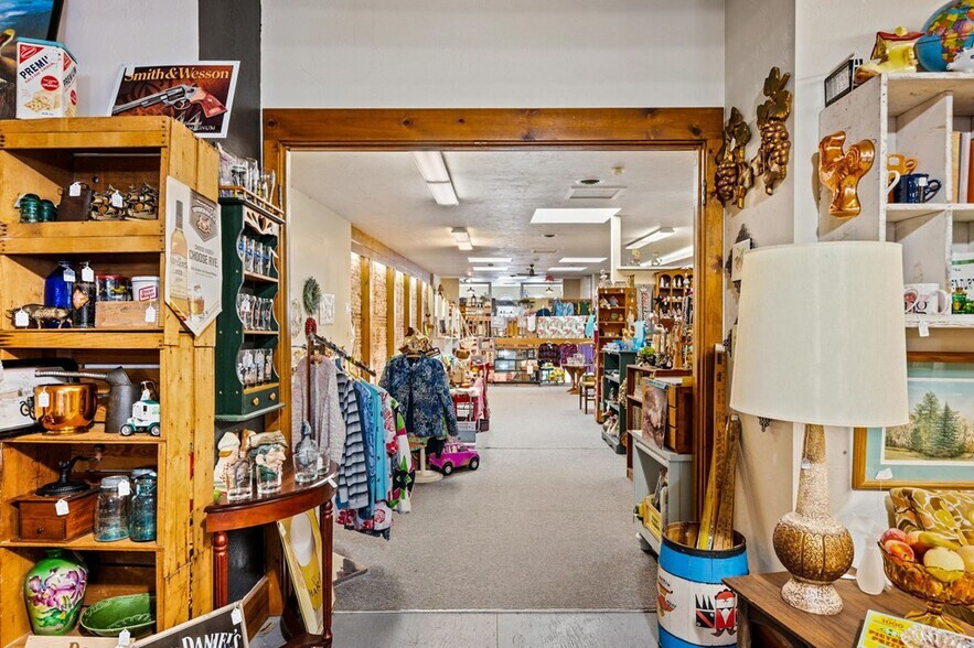 More Photos Of 147 N 3rd Ave, Sturgeon Bay Restaurant For Sale