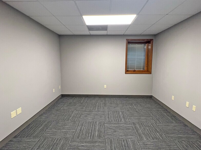 More Photos Of 3800 W 12th St, Erie Medical For Lease