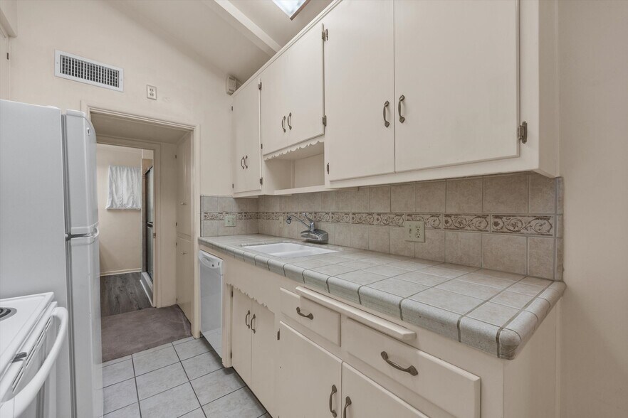 More Photos Of 16 Tobias St, Kernville Storefront Retail Residential For Sale
