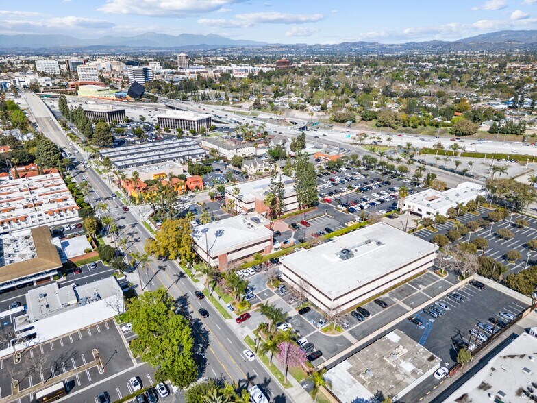 More Photos Of 2107 N Broadway, Santa Ana Loft Creative Space For Sale