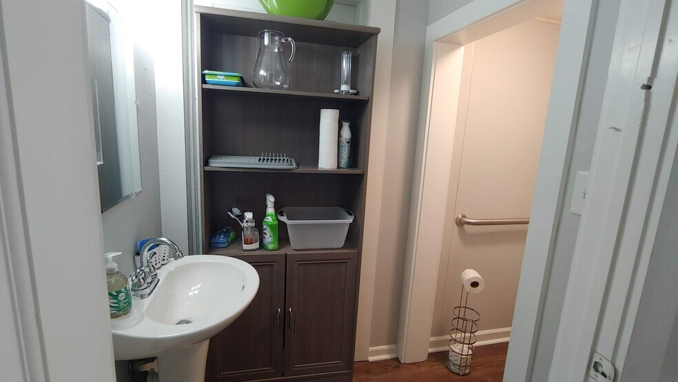 More Photos Of 407 W Main St, Lexington Office For Lease