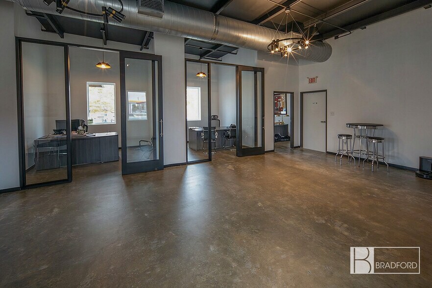 More Photos Of 300 Fox Ave, Lewisville Freestanding For Lease