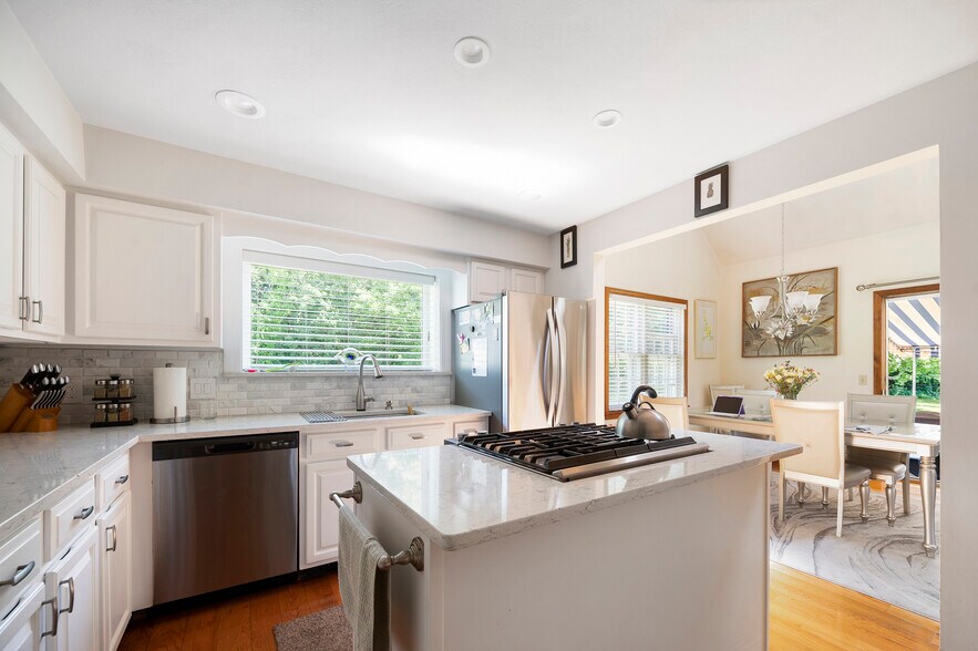 More Photos Of 46 Statue Way, Portsmouth Multifamily For Sale