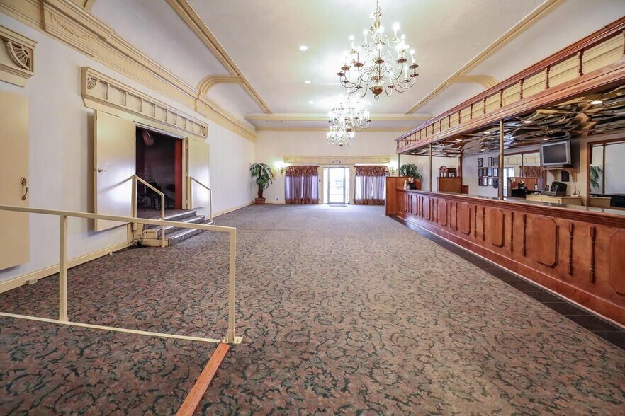 More Photos Of 108 109 N 3rd st, Leesville Sports And Entertainment For Sale