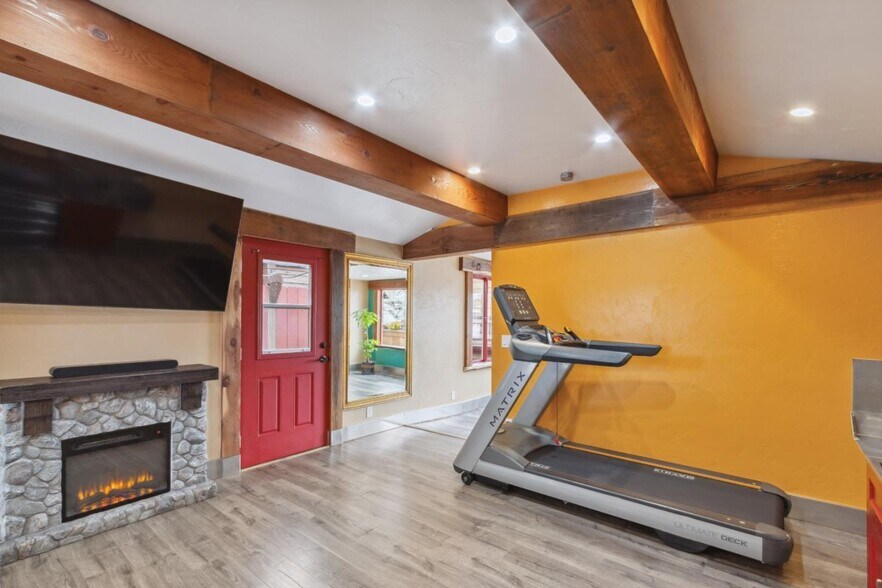 More Photos Of 1637 Del Monte Blvd, Seaside Storefront For Sale