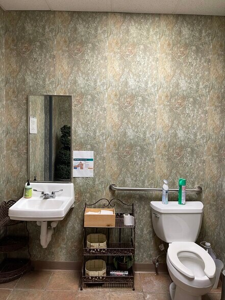 More Photos Of 5100 W 12th St, Little Rock Medical For Sale