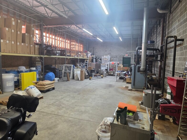 More Photos Of 5 Payne Ave, Rockland Flex For Sale