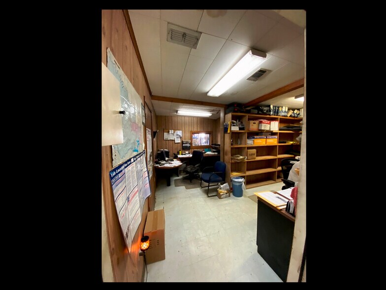 More Photos Of 425 E Front St, De Kalb Auto Dealership For Sale