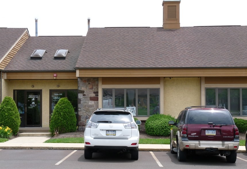 More Photos Of 908-918 Town Center, New Britain Office For Sale