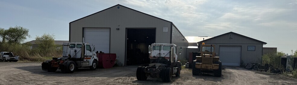 More Photos Of 1065 Oxford St, Sunnyside Industrial For Sale