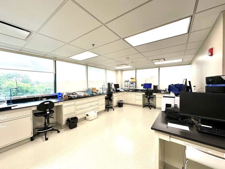 More Photos Of 707 E 80th Pl, Merrillville Office For Lease