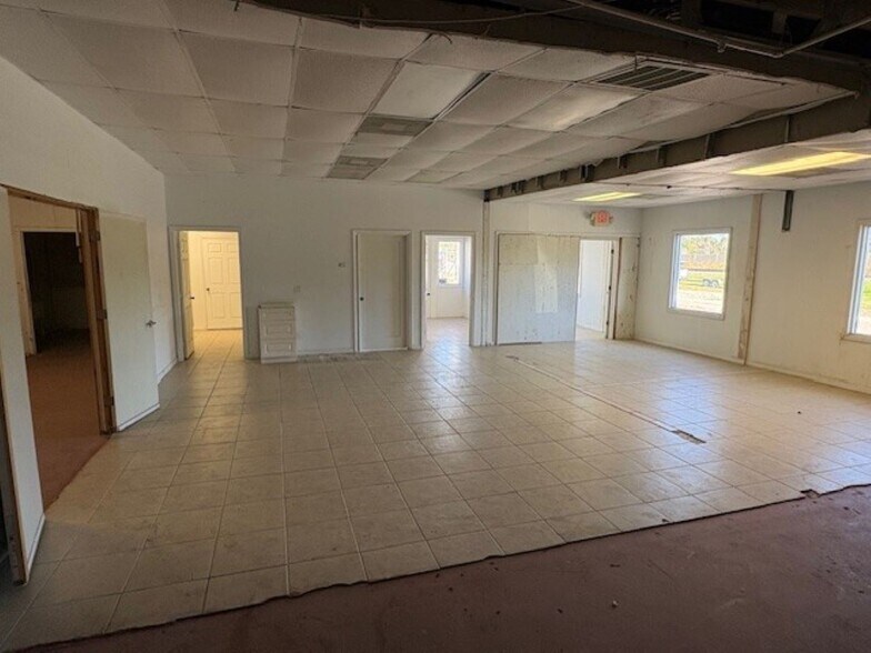 More Photos Of 6745 N Old Dixie Hwy, Fort Pierce Warehouse For Lease