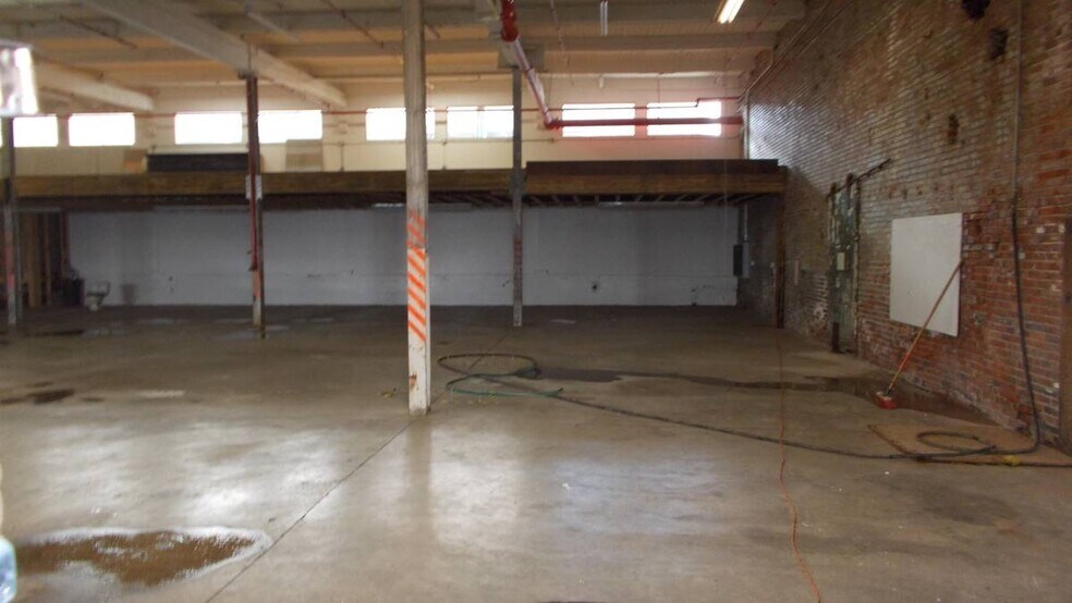 More Photos Of 5015-5025 Colorado Ave S, Seattle Warehouse For Lease