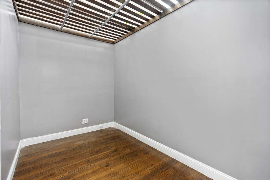 More Photos Of 133 E 39th St, New York Office Residential For Lease