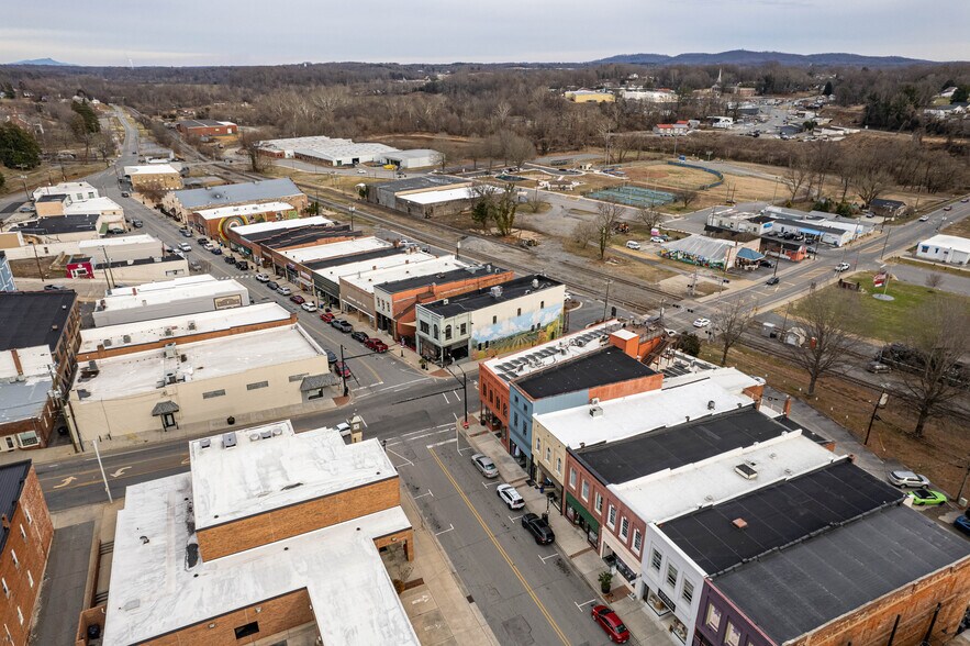 More Photos Of 105 W Main St, Elkin Office For Sale