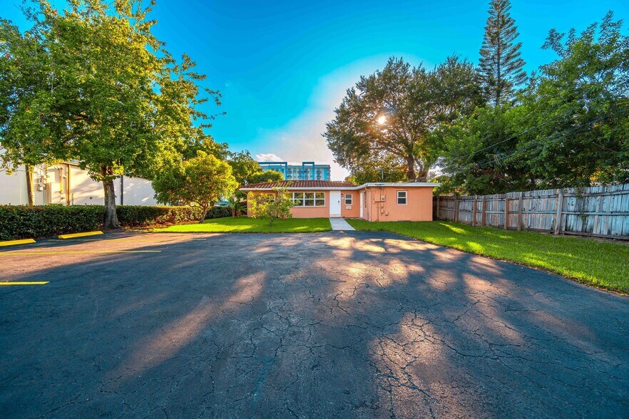 More Photos Of 18 NE 2nd Ave, Dania Beach Office For Sale