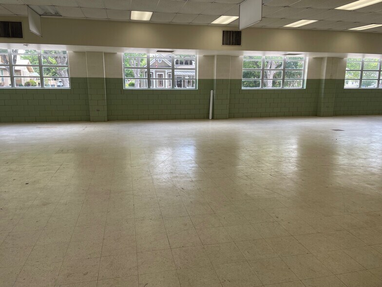 More Photos Of 216 E College St, Seguin Flex For Sale