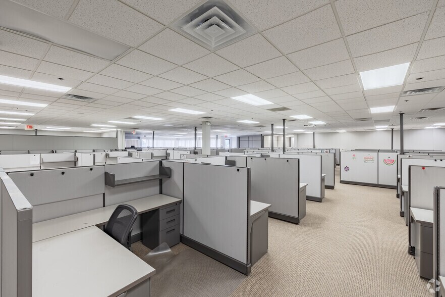 More Photos Of 25780-25790 Commerce Dr, Madison Heights Office For Sale