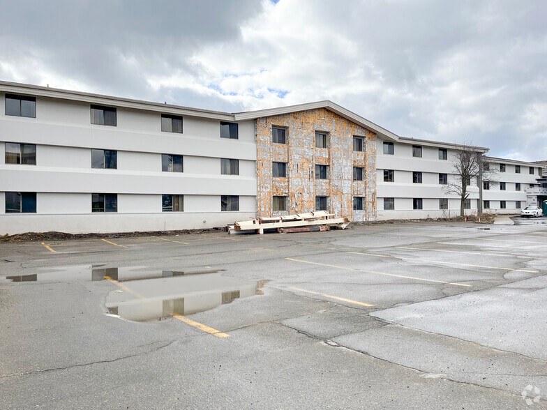 More Photos Of 31525 W 12 Mile Rd, Farmington Hills Hotel For Sale