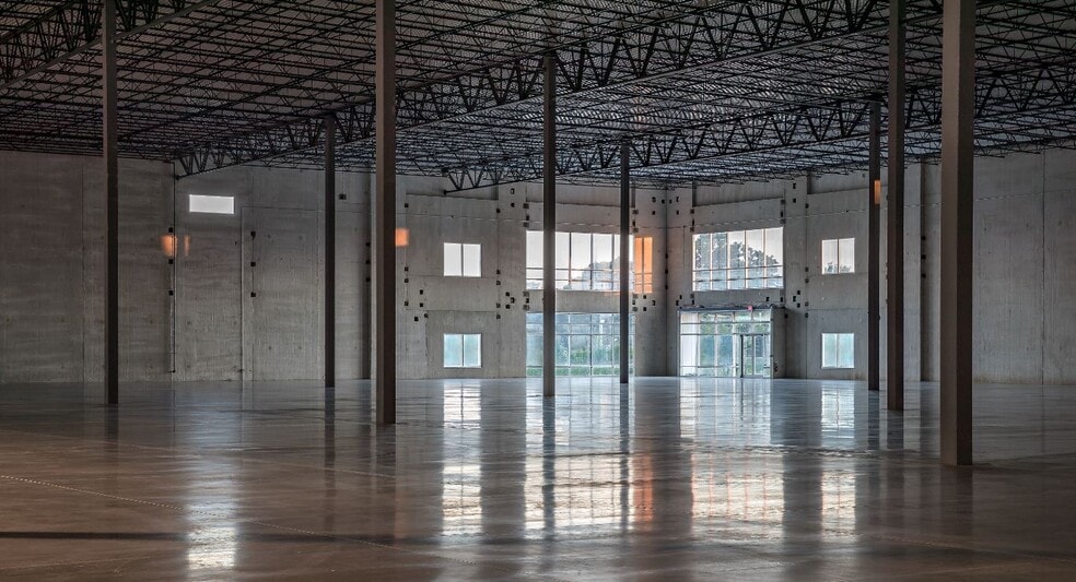 More Photos Of 2801 Galvin Dr, Elgin Warehouse For Lease