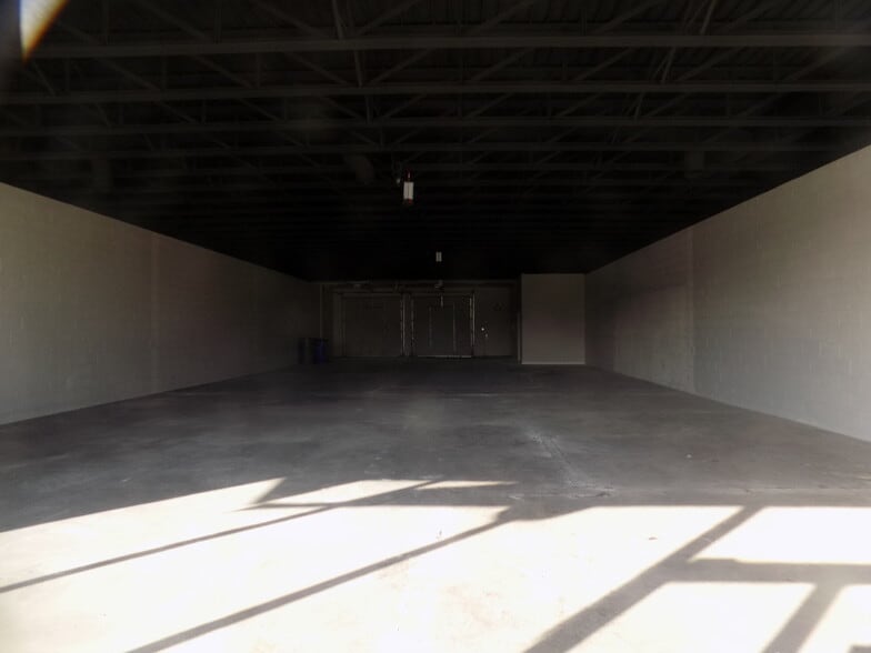 More Photos Of 18145 E 8 Mile Rd, Eastpointe Light Distribution For Sale