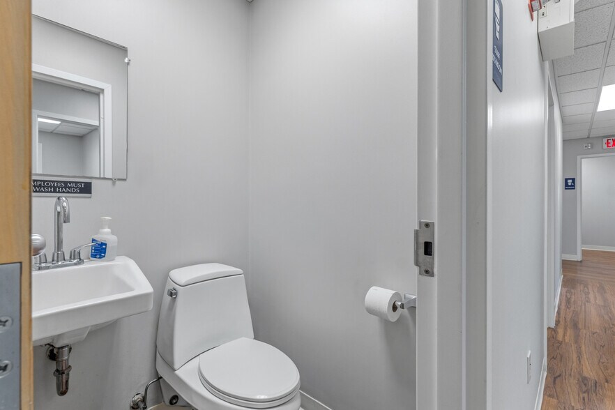 More Photos Of 320 Phillips St, North Kingstown Medical For Sale