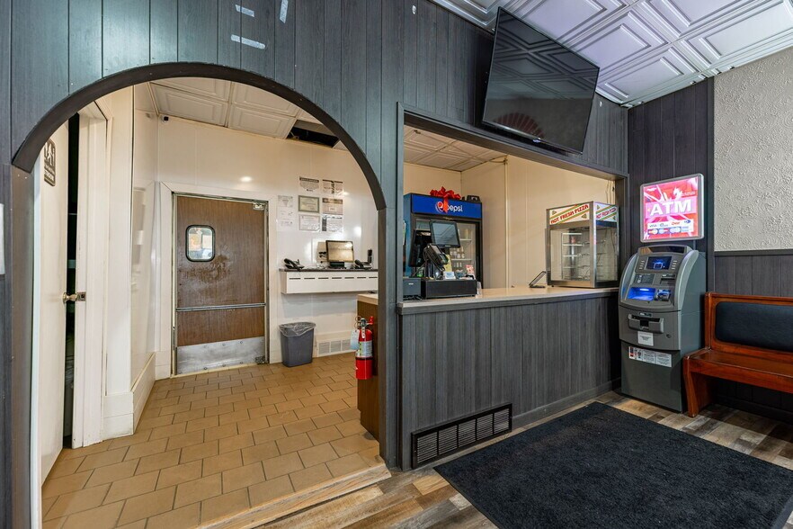 More Photos Of 132 N State St, Belvidere Restaurant For Sale