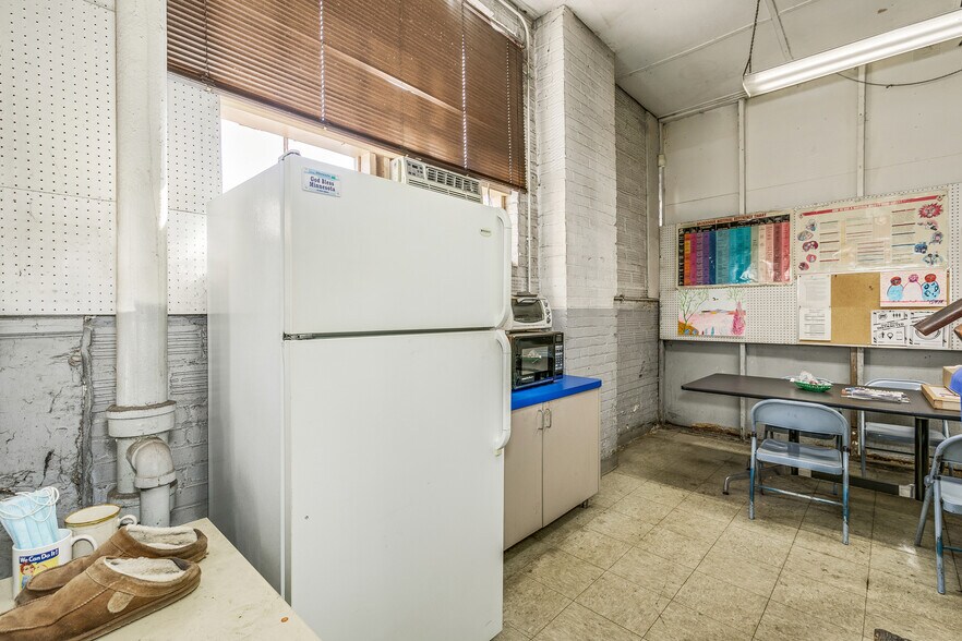 More Photos Of 3610 Lyndale Ave S, Minneapolis Auto Repair For Sale