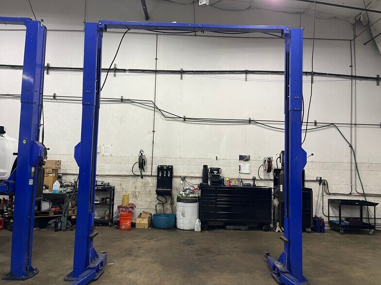 More Photos Of 9075-9125 Antique Way, Manassas Warehouse For Lease