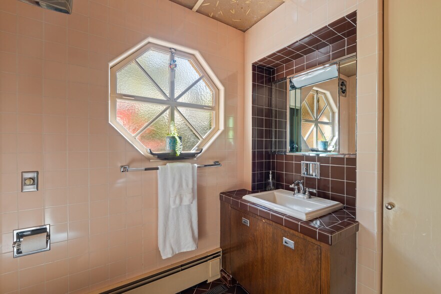 More Photos Of 1001 Cherry Heights Rd, The Dalles Flex For Sale