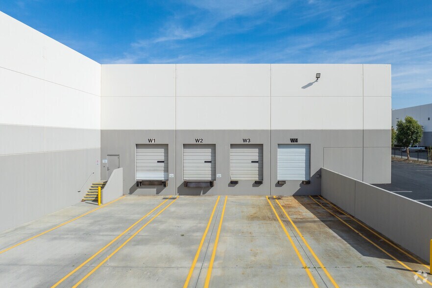 More Photos Of 2353 Almond Ave, Redlands Warehouse For Lease