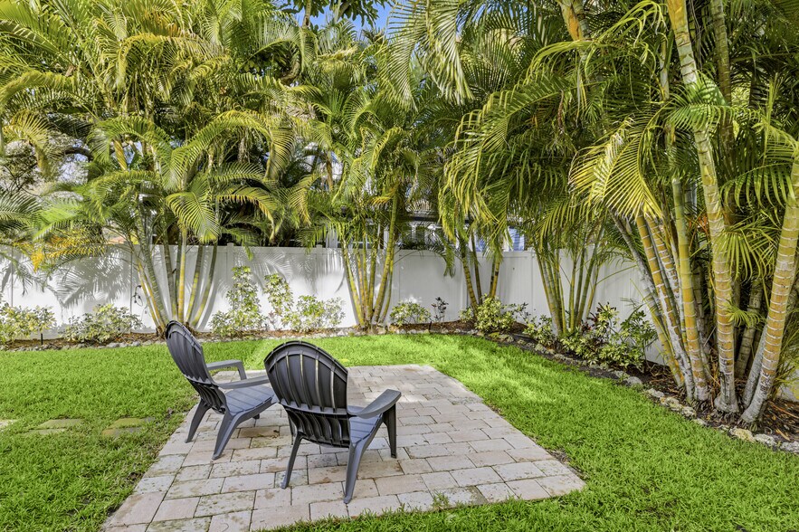 More Photos Of 1322 3rd Ave W, Bradenton Office Residential For Sale