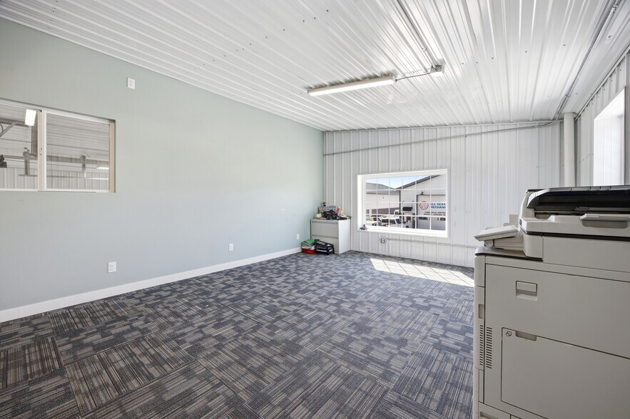 More Photos Of 3320 39th St S, Fargo Warehouse For Sale