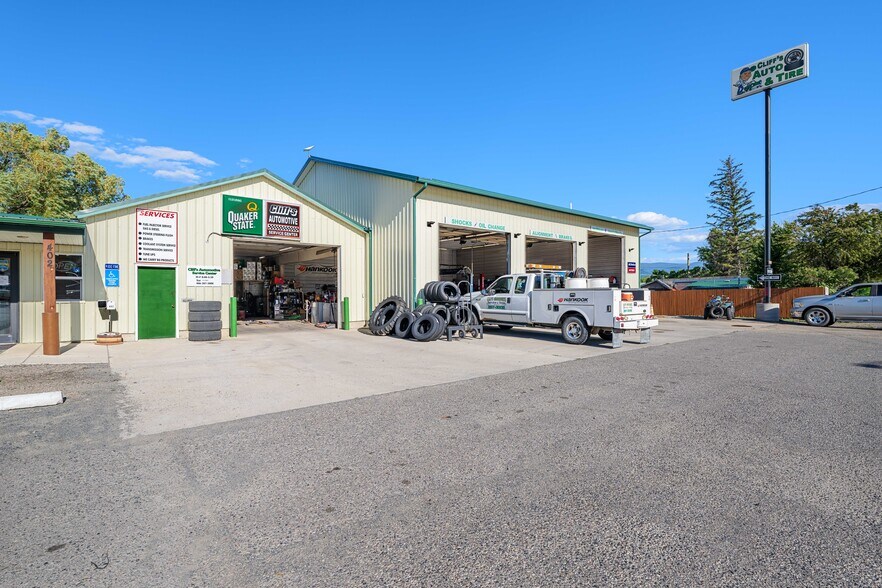 More Photos Of 402 N Pyfer St, Whitehall Office For Sale