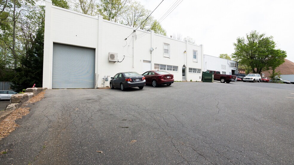 More Photos Of 4225-4229 Howard Ave, Kensington Warehouse For Lease
