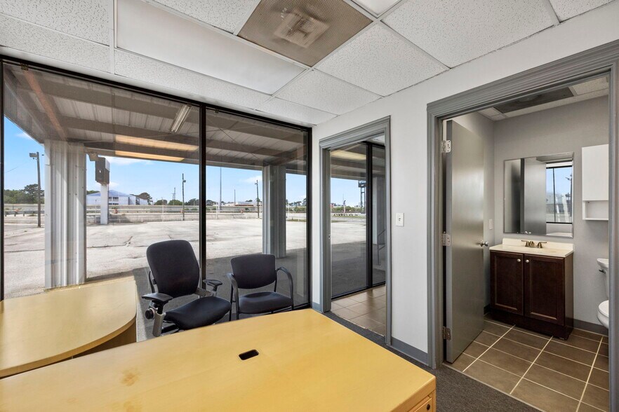 More Photos Of 3101 Gulf Fwy, Dickinson Auto Dealership For Sale