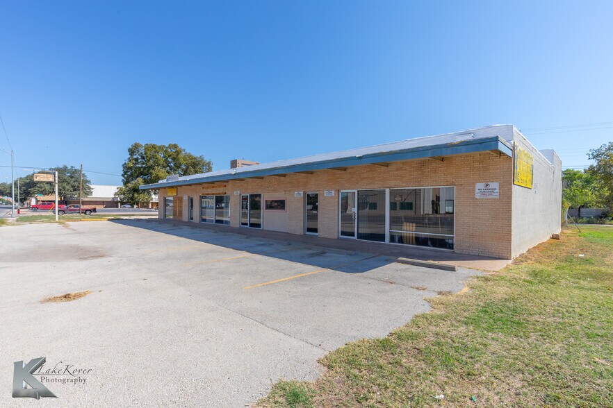 More Photos Of 817 Butternut St, Abilene Flex For Sale