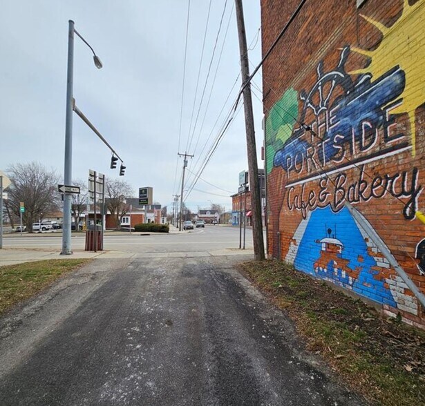 More Photos Of 12 Main St, Middleport Freestanding For Lease