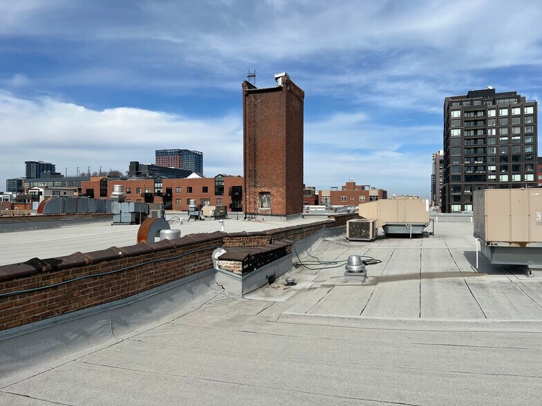 More Photos Of 1100-1114 W Monroe St, Chicago Showroom For Lease