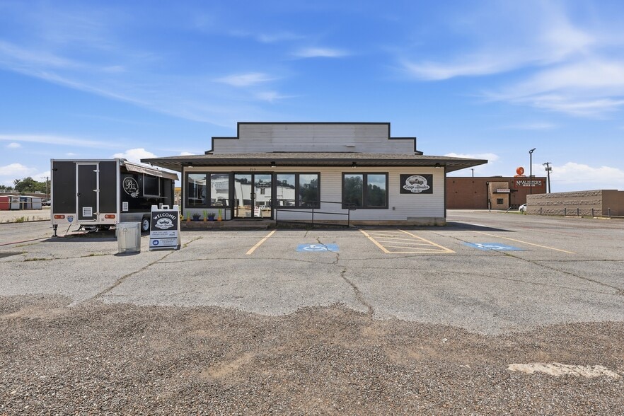 Primary Photo Of 215 Shannon Rd E, Sulphur Springs Freestanding For Sale