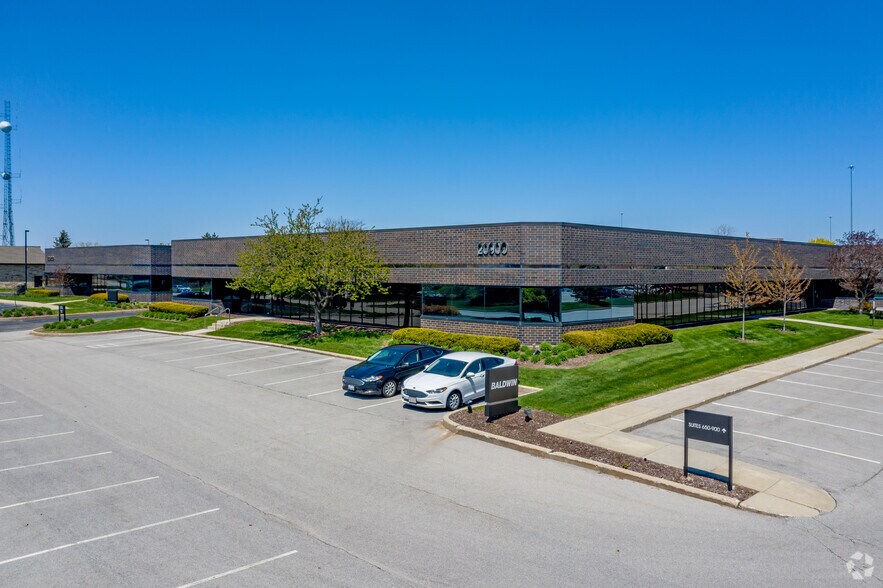 More Photos Of 20900 Swenson Dr, Waukesha Office For Sale