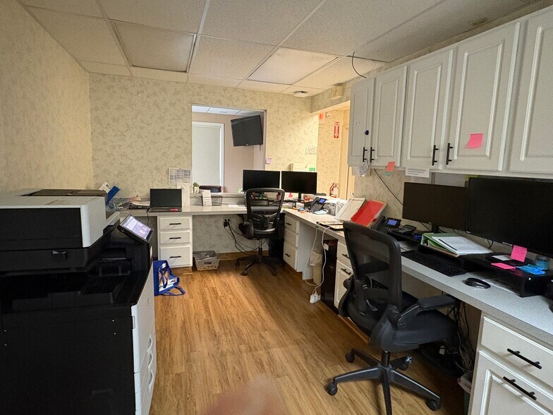 More Photos Of 309 S Chapel St, Louisville Office For Sale